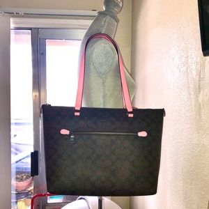 Brand New Coach Tote Signature Canvas 16x11